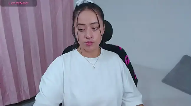 Snapshot of jjulietha95 chatting on March 3, 3:52 am jjulietha95 online show from March 3, 3:52 am