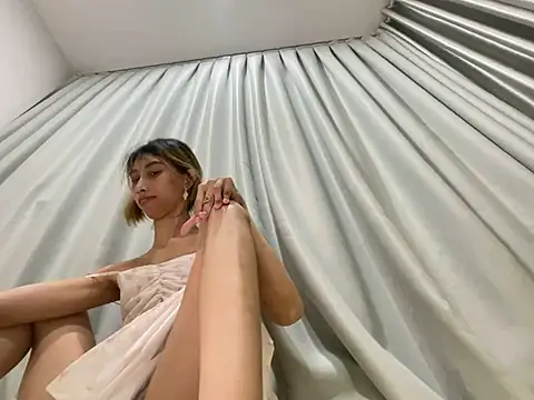 cave18hot online show from February 24, 2:15 pm