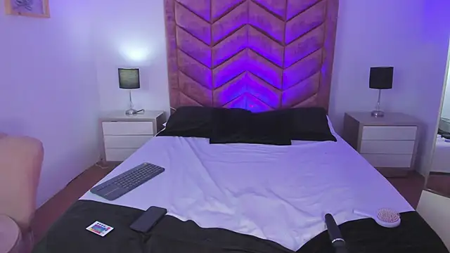 Tom Silver   online show from February 7, 7:38 pm