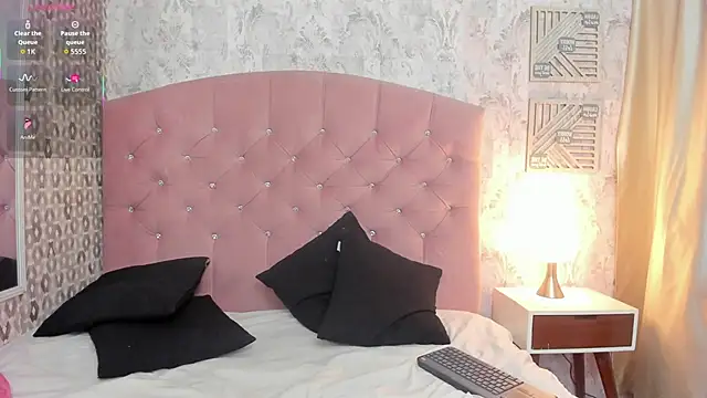 Snapshot of zoe_alanaa chatting on October 6, 7:55 pm zoe alanaa online show from October 6, 7:55 pm