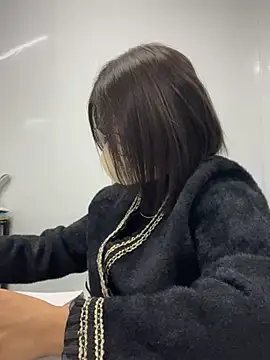 Snapshot of LanJeny_sexy chatting on December 9, 2:13 am LanJeny sexy online show from December 9, 2:13 am