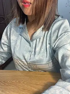 Snapshot of LanJeny_sexy chatting on March 14, 12:51 pm LanJeny sexy online show from March 14, 12:51 pm