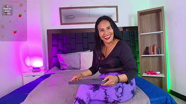 Snapshot of Anthonelaa__ chatting on June 25, 7:29 pm Anthonelaa online show from June 25, 7:29 pm