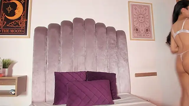 sky caroline online show from February 20, 9:04 pm