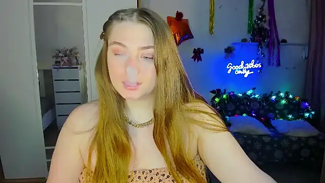 Demure Smile online show from December 6, 3:52 am