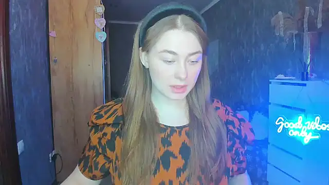 Demure Smile online show from February 26, 6:04 am