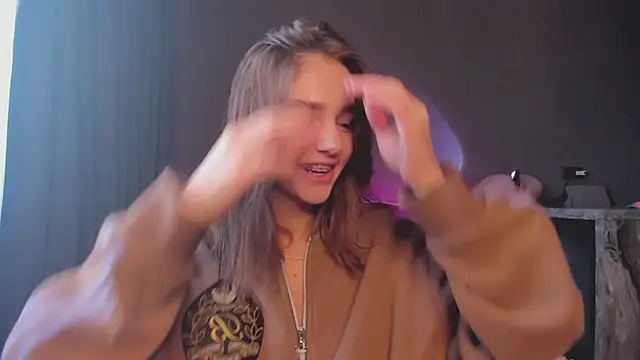 Snapshot of JudyAngil chatting on October 3, 5:26 am JudyAngil online show from October 3, 5:26 am