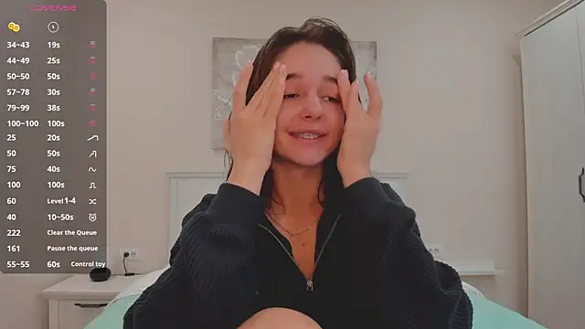 Snapshot of JudyAngil chatting on October 24, 5:04 am JudyAngil online show from October 24, 5:04 am