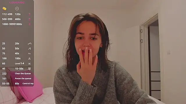 Snapshot of JudyAngil chatting on November 6, 6:25 am JudyAngil online show from November 6, 6:25 am