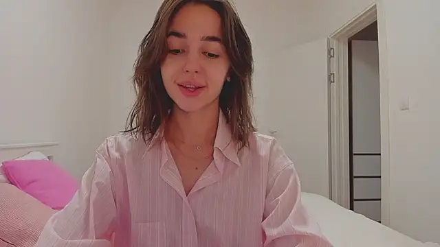 Snapshot of JudyAngil chatting on November 11, 6:13 am JudyAngil online show from November 11, 6:13 am