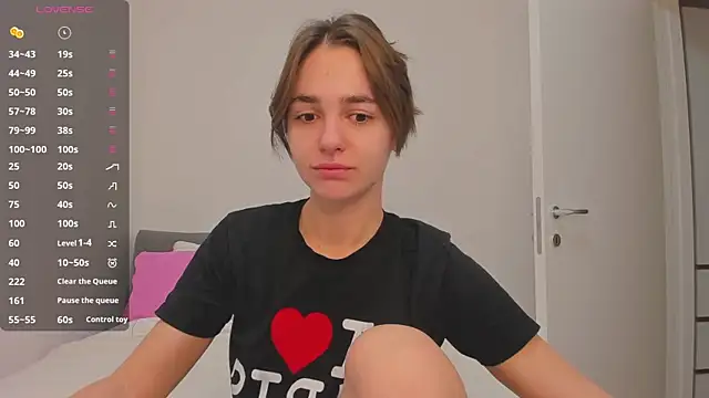 Snapshot of JudyAngil chatting on December 3, 6:54 am JudyAngil online show from December 3, 6:54 am