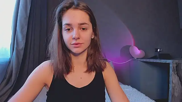 Snapshot of JudyAngil chatting on February 3, 6:11 am JudyAngil online show from February 3, 6:11 am