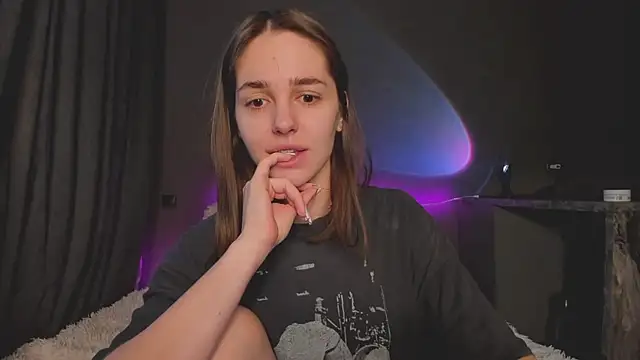 Snapshot of JudyAngil chatting on February 11, 6:18 am JudyAngil online show from February 11, 6:18 am