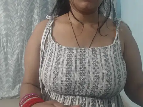 Snapshot of cute-priy chatting on February 8, 12:28 pm cute-priy online show from February 8, 12:28 pm