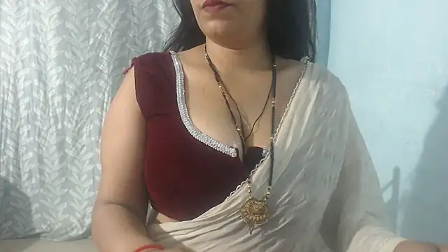 Snapshot of cute-priy chatting on February 12, 10:46 am cute-priy online show from February 12, 10:46 am