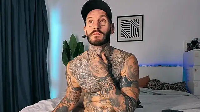 lucas-wilder online show from May 10, 4:28 am