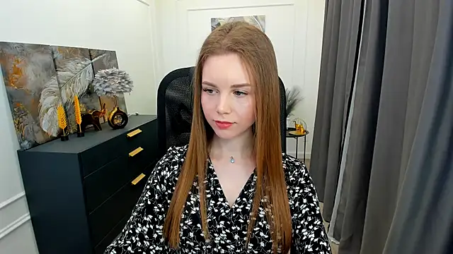 MileyWings online show from March 26, 11:27 am