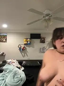 Snapshot of ThicBunz chatting on February 16, 3:26 am ThicBunz online show from February 16, 3:26 am