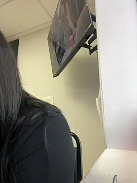 Snapshot of ThicBunz chatting on February 16, 6:43 pm ThicBunz online show from February 16, 6:43 pm