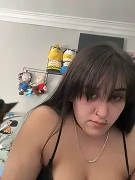 Snapshot of ThicBunz chatting on February 21, 8:05 pm ThicBunz online show from February 21, 8:05 pm