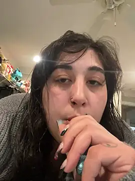 Snapshot of ThicBunz chatting on February 22, 2:19 pm ThicBunz online show from February 22, 2:19 pm