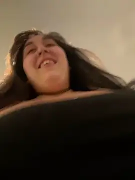 Snapshot of ThicBunz chatting on February 26, 1:00 am ThicBunz online show from February 26, 1:00 am