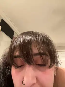 Snapshot of ThicBunz chatting on February 27, 2:32 am ThicBunz online show from February 27, 2:32 am