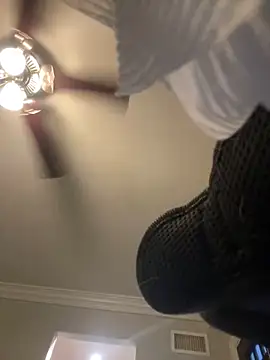 Snapshot of ThicBunz chatting on February 28, 10:28 pm ThicBunz online show from February 28, 10:28 pm