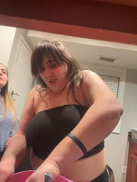 Snapshot of ThicBunz chatting on March 1, 4:37 am ThicBunz online show from March 1, 4:37 am