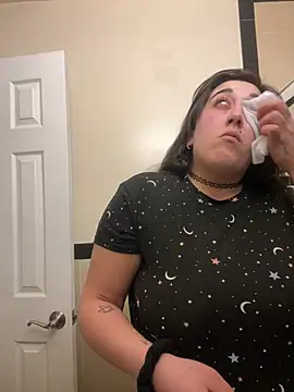 Snapshot of ThicBunz chatting on March 5, 12:59 am ThicBunz online show from March 5, 12:59 am