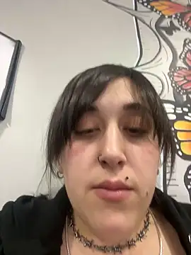 Snapshot of ThicBunz chatting on March 22, 1:43 am ThicBunz online show from March 22, 1:43 am