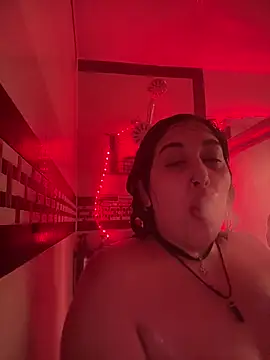 Snapshot of ThicBunz chatting on September 18, 4:20 pm ThicBunz online show from September 18, 4:20 pm