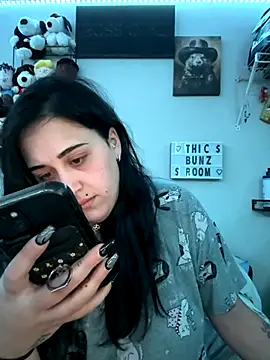 Snapshot of ThicBunz chatting on October 3, 3:36 am ThicBunz online show from October 3, 3:36 am