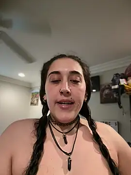 Snapshot of ThicBunz chatting on April 26, 4:26 pm ThicBunz online show from April 26, 4:26 pm