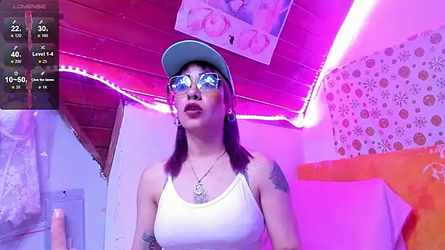 staacy37 online show from February 7, 3:23 am