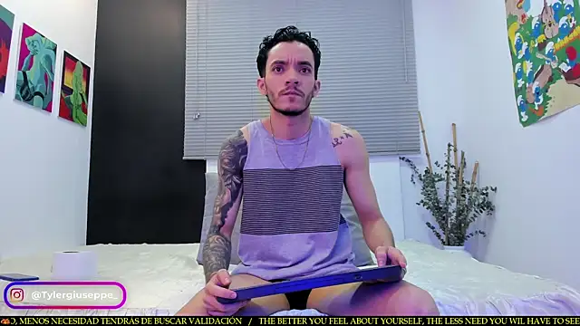 Snapshot of Tylergiuseppe_ chatting on February 19, 9:36 pm Tylergiuseppe online show from February 19, 9:36 pm