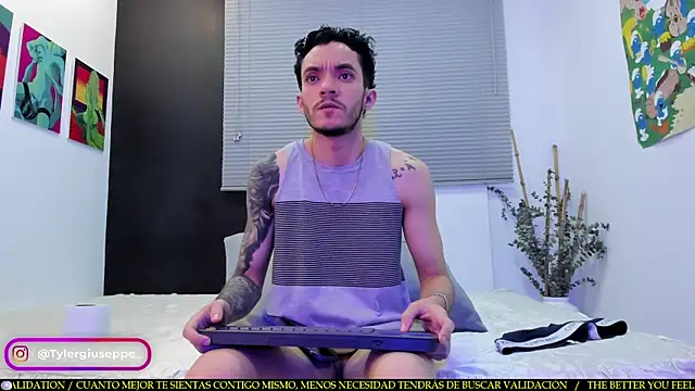 Snapshot of Tylergiuseppe_ chatting on February 20, 9:20 pm Tylergiuseppe online show from February 20, 9:20 pm