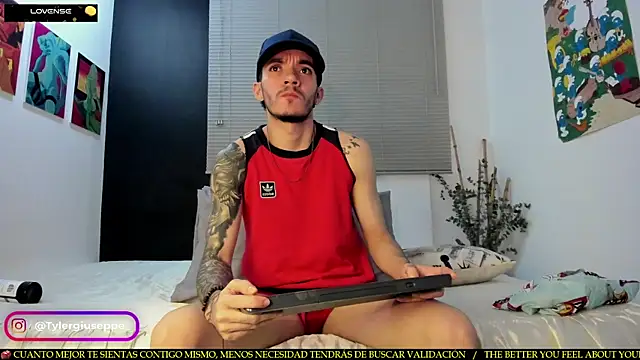 Snapshot of Tylergiuseppe_ chatting on February 22, 9:37 pm Tylergiuseppe online show from February 22, 9:37 pm