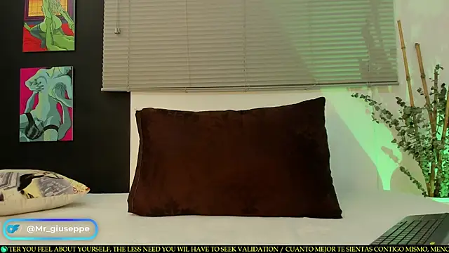 Snapshot of Tylergiuseppe_ chatting on March 6, 10:04 pm Tylergiuseppe online show from March 6, 10:04 pm