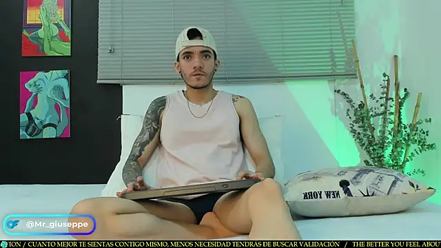 Snapshot of Tylergiuseppe_ chatting on March 18, 8:15 pm Tylergiuseppe online show from March 18, 8:15 pm