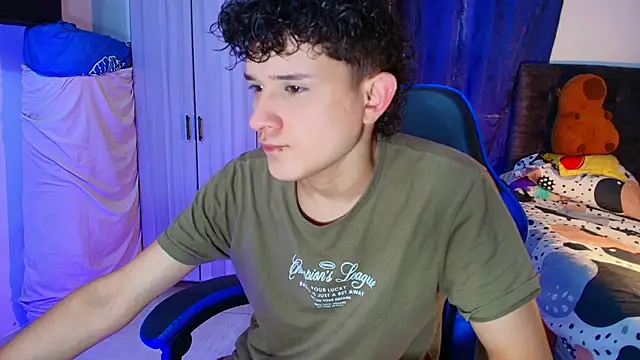 Snapshot of Nathan_Bluee chatting on February 12, 4:02 pm Nathan Bluee online show from February 12, 4:02 pm