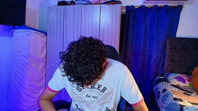 Snapshot of Nathan_Bluee chatting on February 16, 4:36 pm Nathan Bluee online show from February 16, 4:36 pm