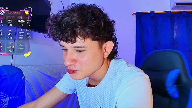 Snapshot of Nathan_Bluee chatting on February 22, 5:00 pm Nathan Bluee online show from February 22, 5:00 pm