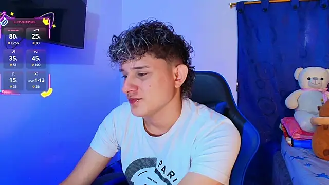 Snapshot of Nathan_Bluee chatting on February 25, 4:05 pm Nathan Bluee online show from February 25, 4:05 pm