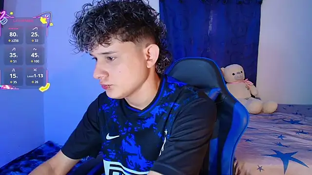 Snapshot of Nathan_Bluee chatting on February 26, 4:06 pm Nathan Bluee online show from February 26, 4:06 pm