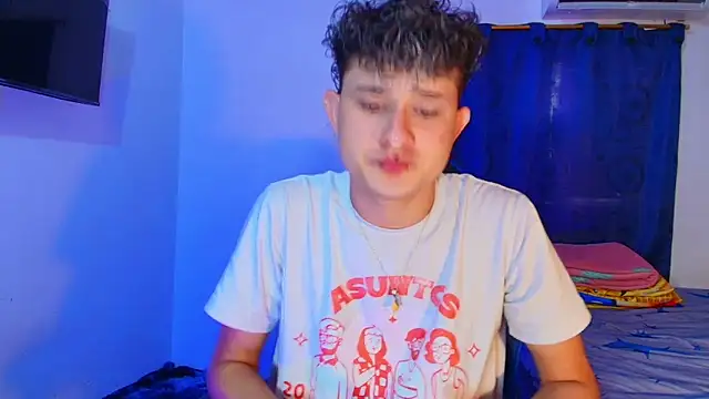 Snapshot of Nathan_Bluee chatting on March 6, 4:03 pm Nathan Bluee online show from March 6, 4:03 pm