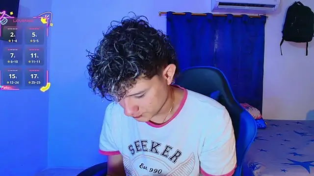 Snapshot of Nathan_Bluee chatting on March 8, 5:39 pm Nathan Bluee online show from March 8, 5:39 pm