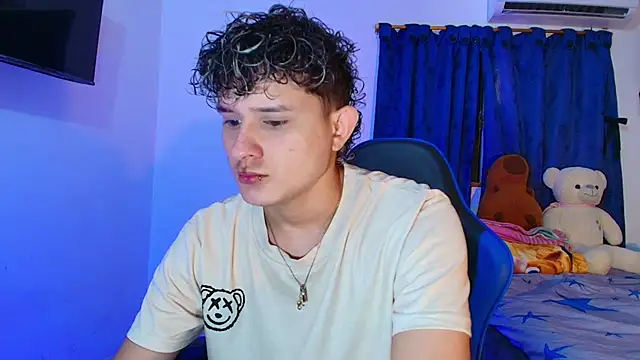 Snapshot of Nathan_Bluee chatting on March 10, 4:45 pm Nathan Bluee online show from March 10, 4:45 pm