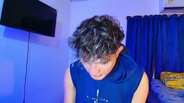 Snapshot of Nathan_Bluee chatting on March 13, 5:19 pm Nathan Bluee online show from March 13, 5:19 pm