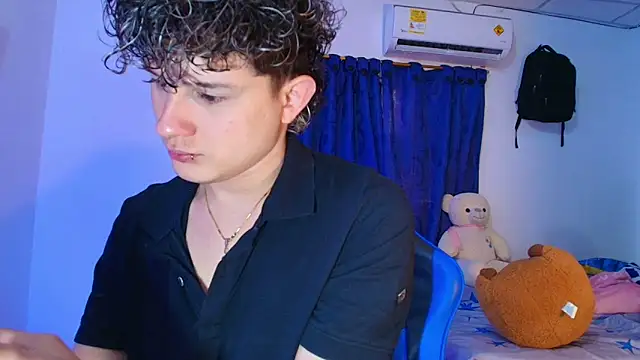 Snapshot of Nathan_Bluee chatting on March 27, 5:12 pm Nathan Bluee online show from March 27, 5:12 pm